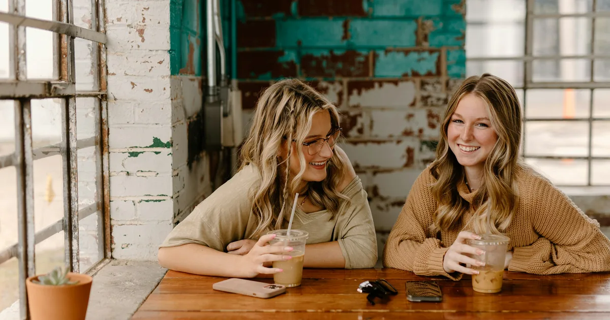 Women in Berlin — symbolic image for the lesbian history of Schöneberg