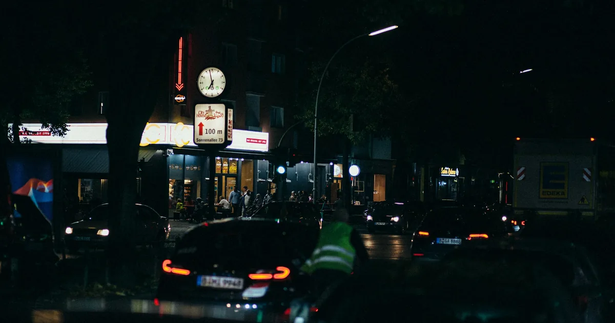 Berlin street in the evening — safety topic in the Rainbow Quarter