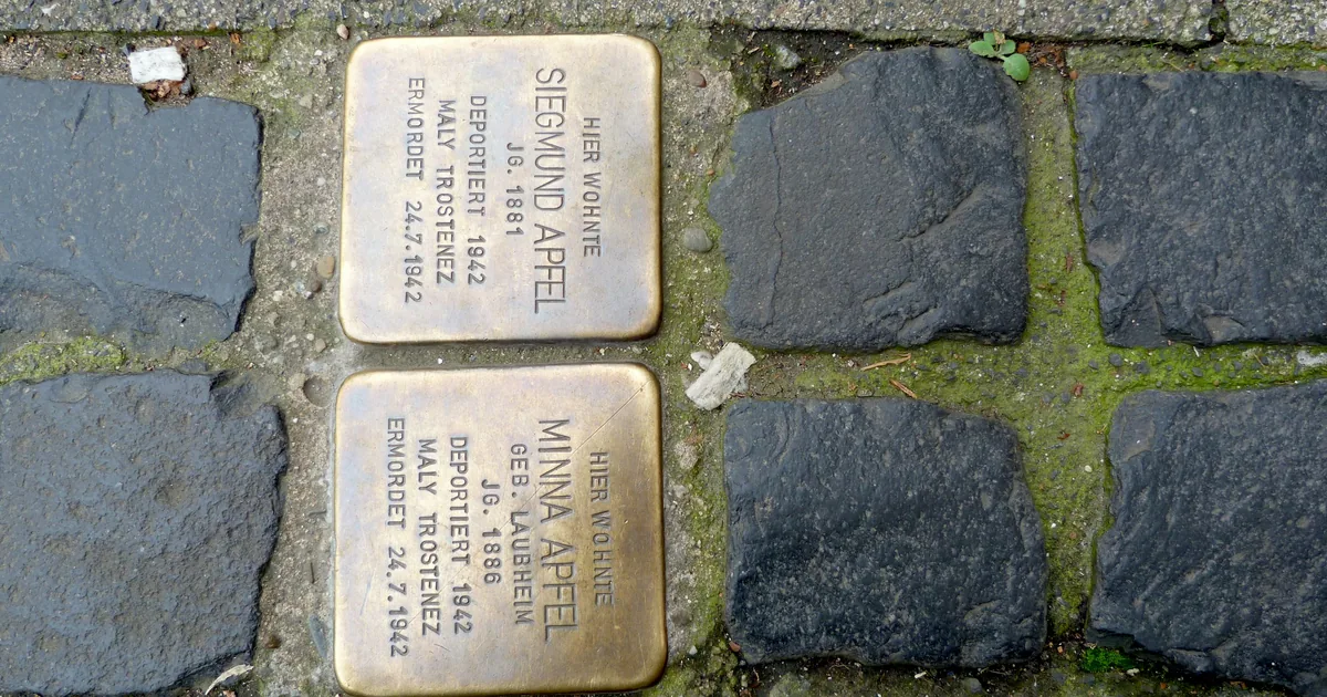 Berlin Schöneberg facade with commemorative plaque